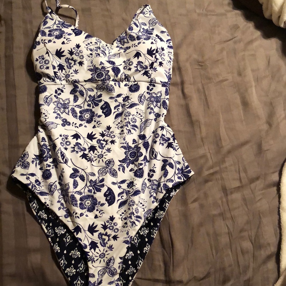 Cupshe bathing one piece bathing suit - worn once